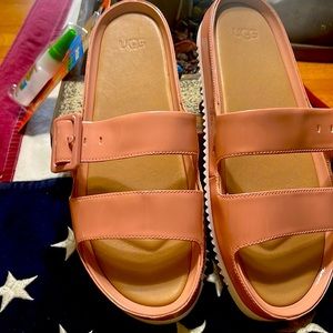 UGG Sandler never worn. In excellent condition size 8.5